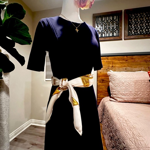 ššSOLDššVintage 1975 Design Hermes CarrĆ© Les Cavalierās Dāor Silk Scarf - Picture 3 of 15